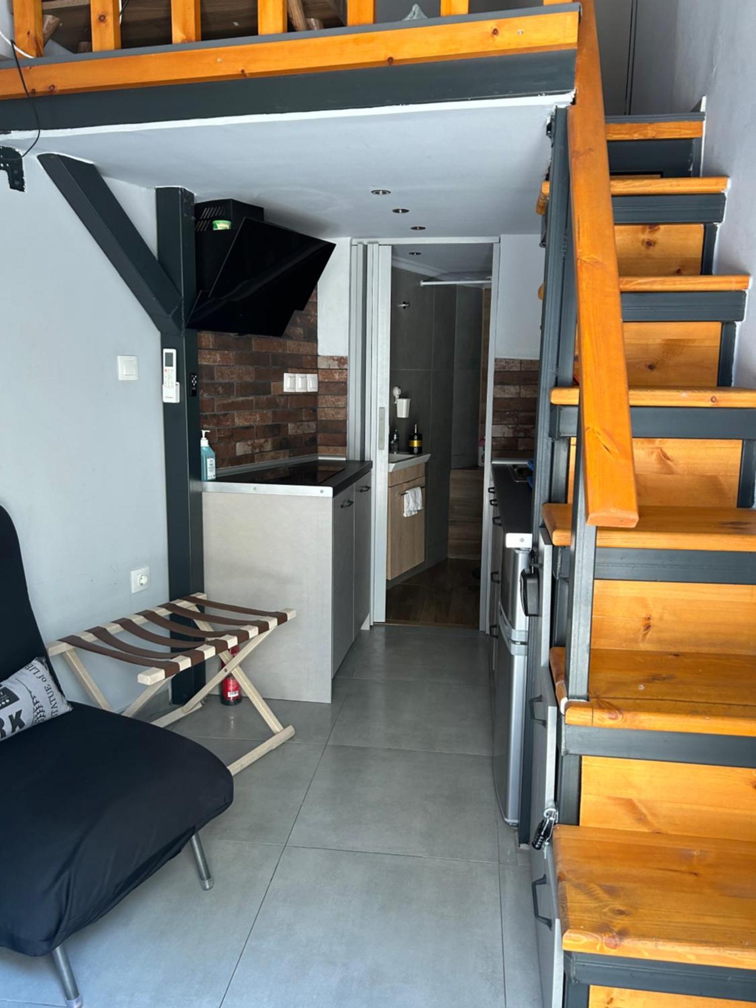 Youth Loft In Ano Poli Thessaloníki Exteriör bild